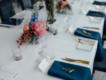 NAVY AND GOLD WEDDING TABLESCAPE